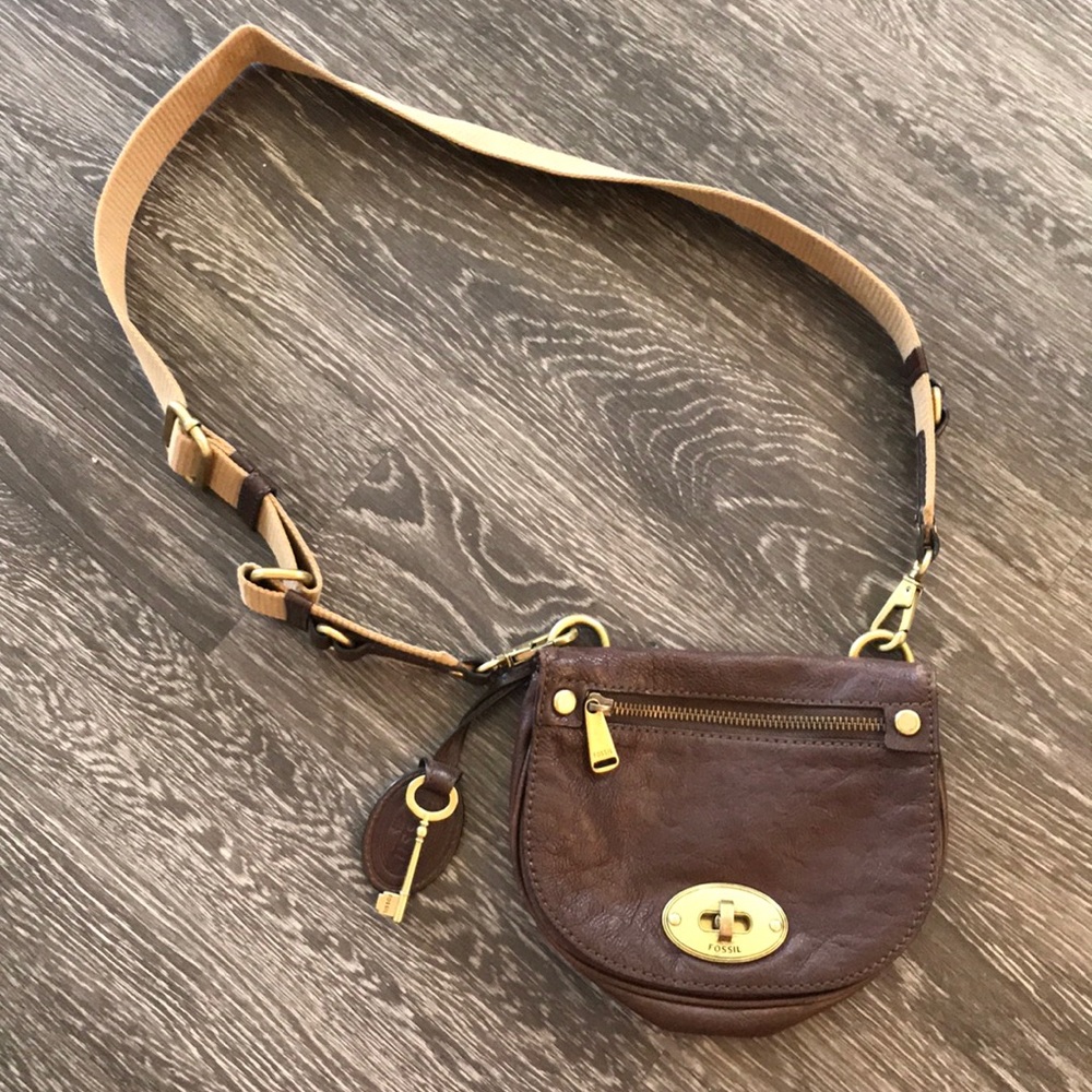 LIGHTLY USED • FOSSIL CROSSBODY BAG